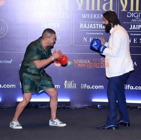 photos karan johar kartik aaryan kareena kapoor khan shahid kapoor and others attend iifa 2025 event in jaipur 5