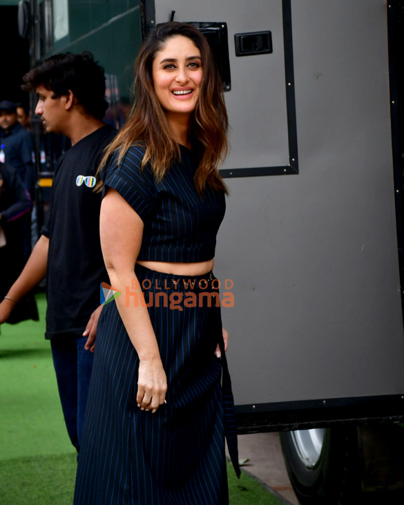 photos kareena kapoor khan snapped in juhu 1 2