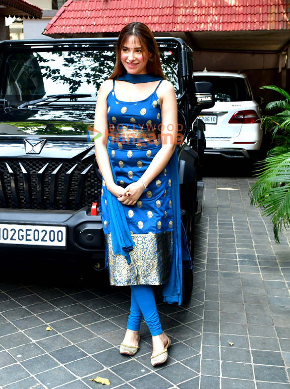 photos mahira sharma snapped in juhu 3 3