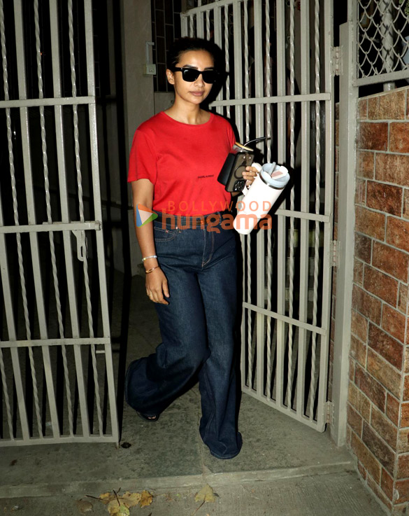 photos rajkummar rao and patralekha snapped in bandra 2 5