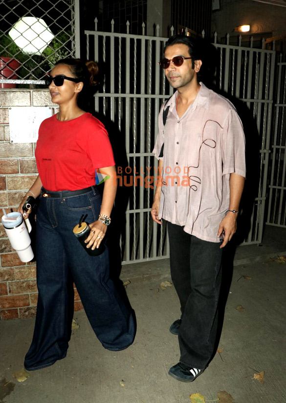 Photos: Rajkummar Rao and Patralekha snapped in Bandra Photos: Rajkummar Rao and Patralekha snapped in Bandra