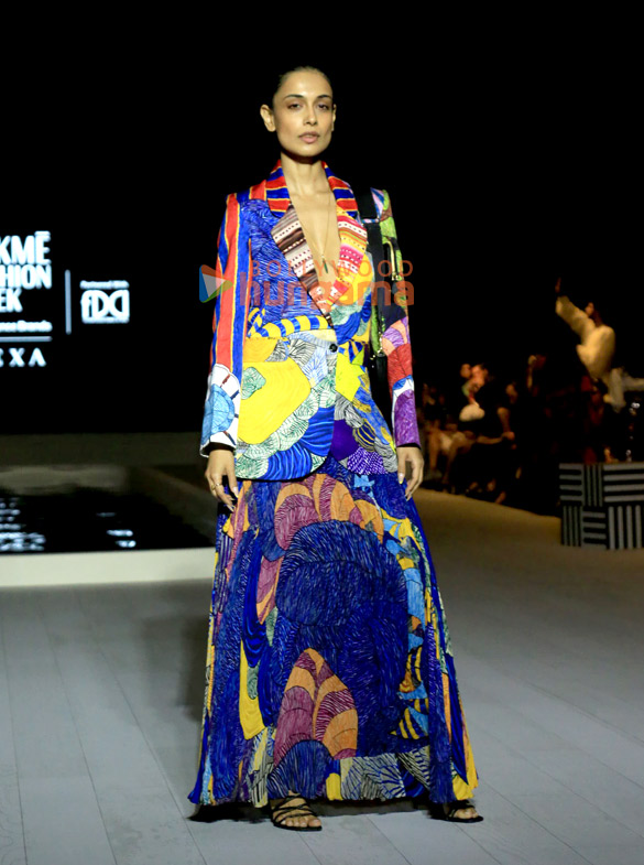 photos rakul preet singh tara sutaria farah khan and others grace the lakme fashion week 2025 6