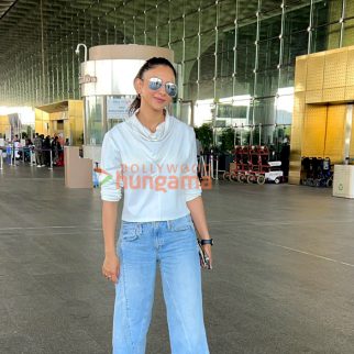 Photos: Rakul Preet Singh and Esha Deol snapped at the airport