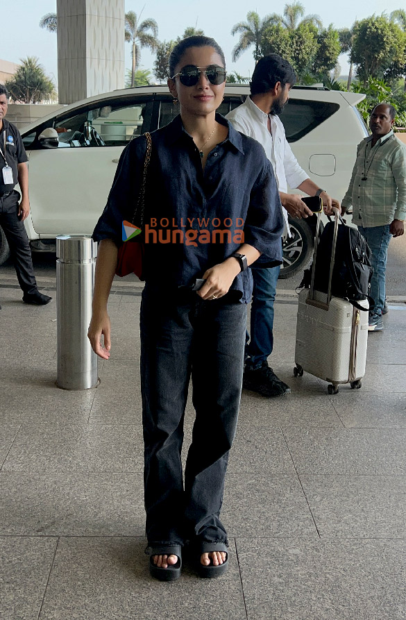 photos rani mukerji and rashmika mandanna snapped at the airport 4