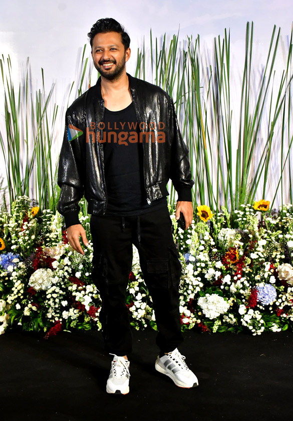 photos salman khan arbaaz khan zaheer iqbal sonakshi sinha and others attend salman khans eid party 17