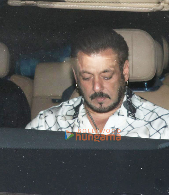 photos salman khan snapped in bandra 1 2