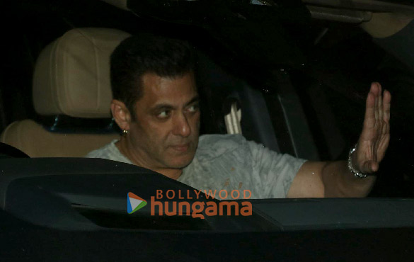 photos salman khan snapped in bandra 3 3