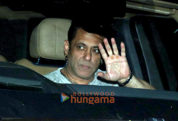photos salman khan snapped in bandra 5