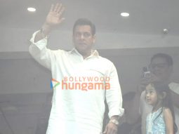 Photos: Salman Khan snapped waiving to fans