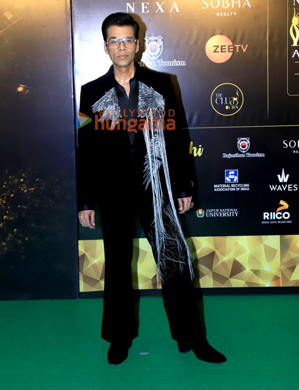 photos shah rukh khan katrina kaif kareena kapoor khan kriti sanon and others grace the green carpet of iifa awards 2025 13