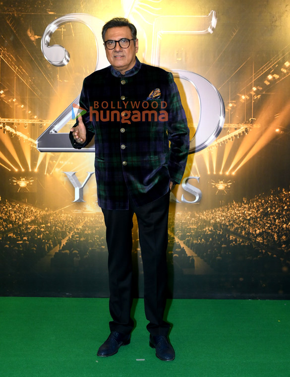 photos shah rukh khan katrina kaif kareena kapoor khan kriti sanon and others grace the red carpet on day 2 of the iifa awards 2025 1 4