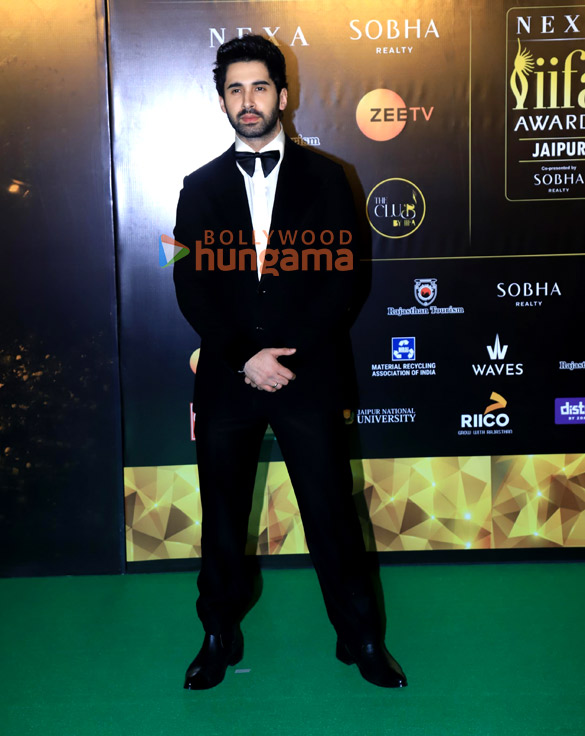 photos shah rukh khan katrina kaif kareena kapoor khan kriti sanon and others grace the red carpet on day 2 of the iifa awards 2025 28