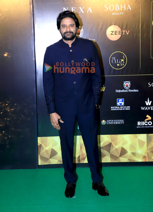 photos shah rukh khan katrina kaif kareena kapoor khan kriti sanon and others grace the red carpet on day 2 of the iifa awards 2025 8