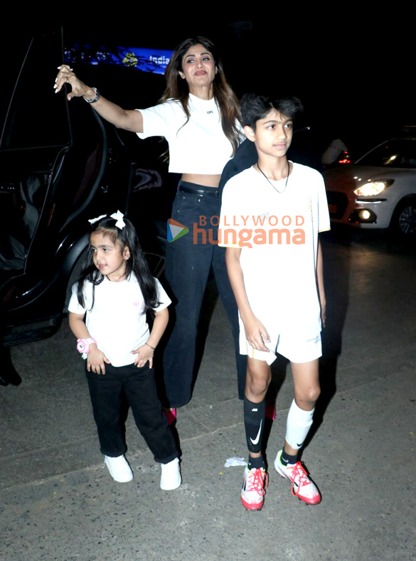 photos shilpa shetty snapped with her kids at hakkasan in bandra 3