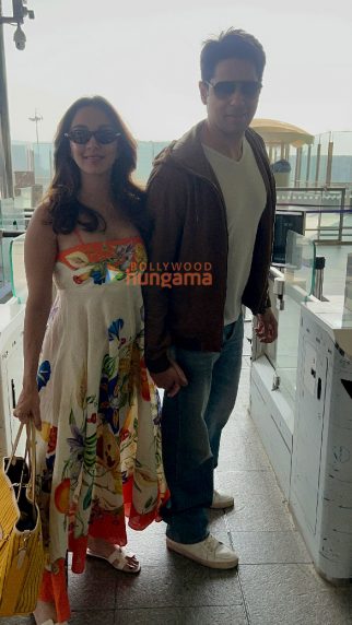 Photos: Sidharth Malhotra, Kiara Advani, Kailash Kher and Dheeraj Dhoopar snapped at the airport