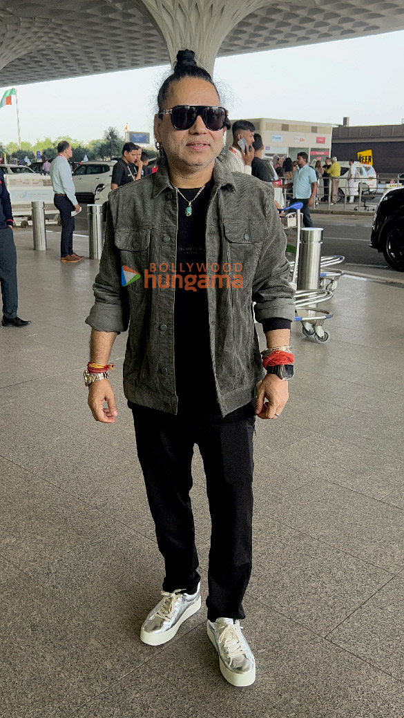 photos sidharth malhotra kiara advani kailash kher and dheeraj dhoopar snapped at the airport 2