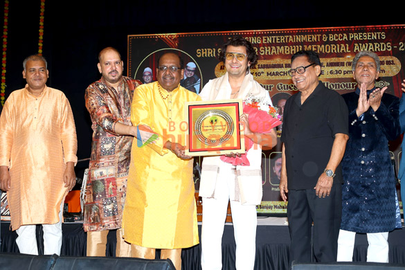 Photos: Sonu Nigam, Agam Kumar Nigam, Anup Jalota, Manoj Muntashir, Jaspinder Narula and others were snapped at the Shri Shankar Shambhu Memorial Awards 2025