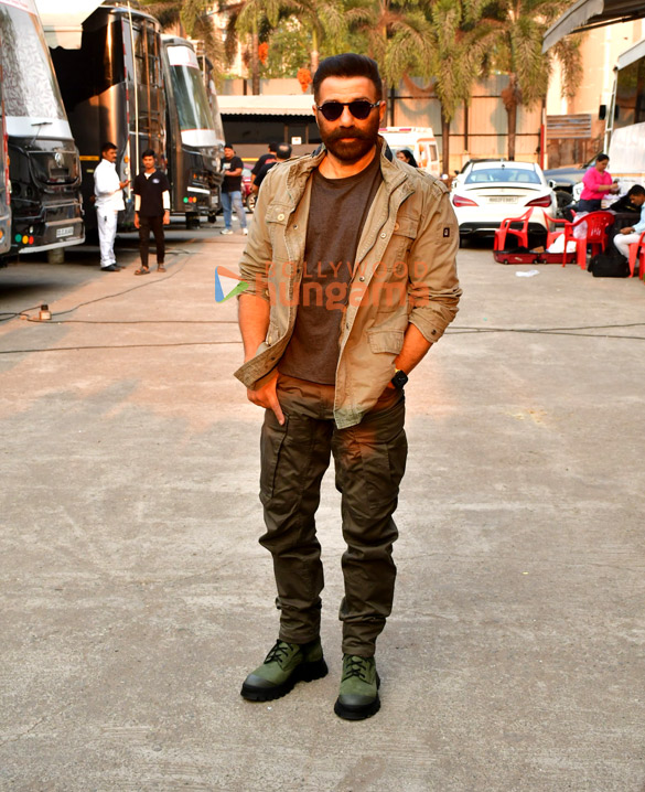 photos sunny deol randeep hooda and vineet kumar singh snapped promoting jatt on the sets of indian idol 1