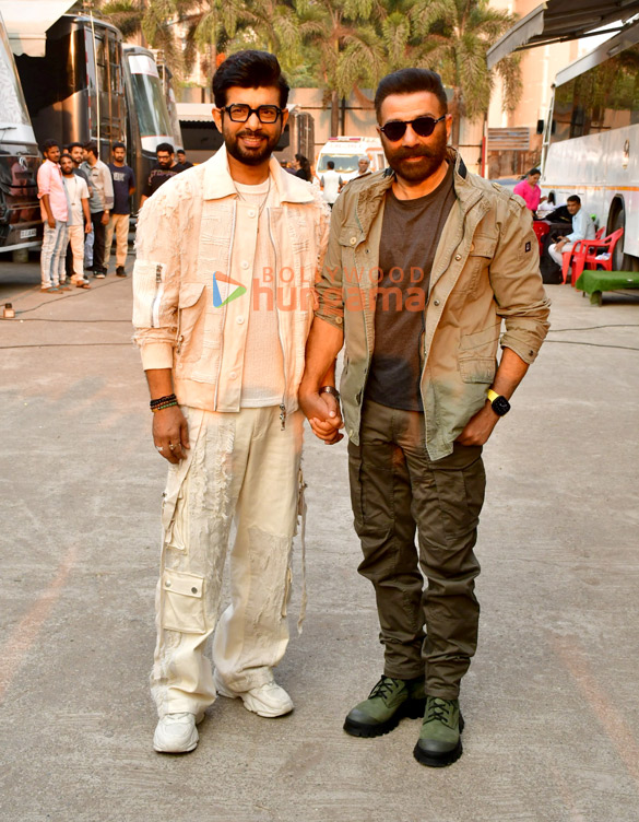 photos sunny deol randeep hooda and vineet kumar singh snapped promoting jatt on the sets of indian idol 2