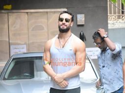 Photos: Tiger Shroff snapped outside the gym in Bandra
