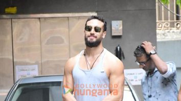 Photos: Tiger Shroff snapped outside the gym in Bandra