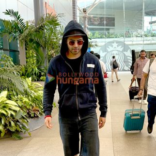 Photos: Varun Dhawan, Jacqueline Fernandez, Pooja Hegde and others snapped at the airport