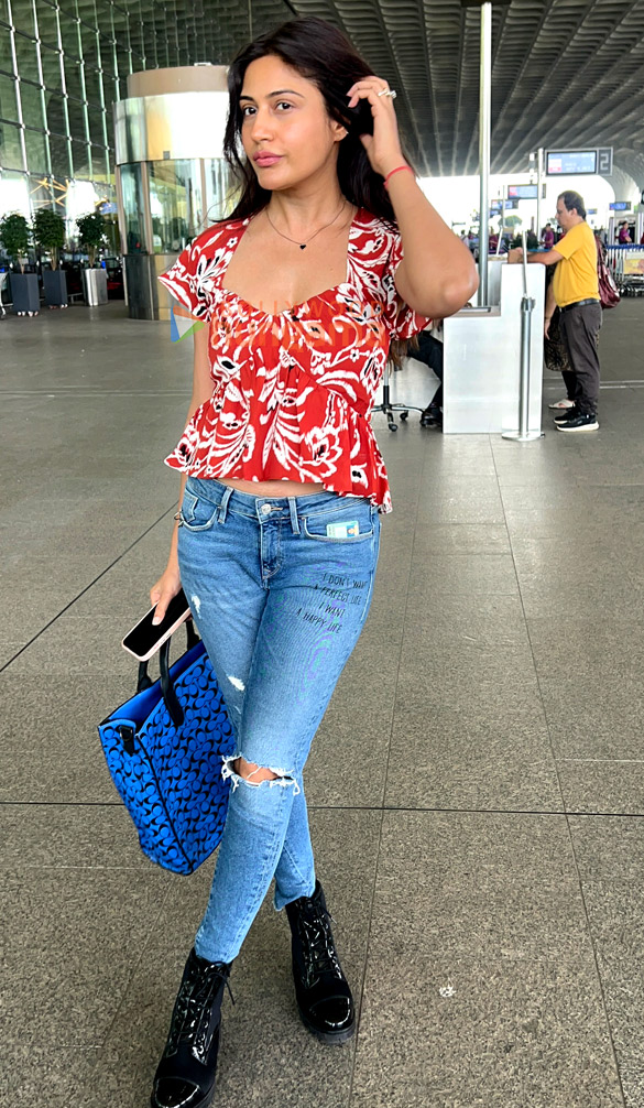 photos varun dhawan jacqueline fernandez pooja hegde and others snapped at the airport 6