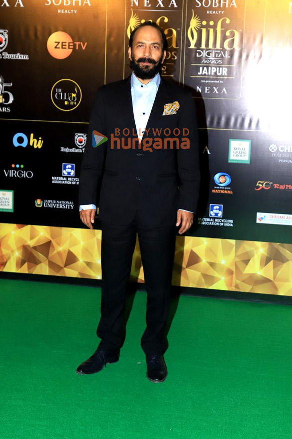 photos vijay varma aparshakti khurana abhishek banerjee and others grace the green carpet of iifa awards 2025 10