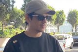 Vijay Varma rocks in a black sweatshirt at the airport