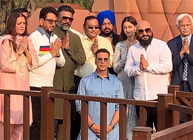 Akshay Kumar, R. Madhavan, Ananya Panday, and the Kesari Chapter 2 team pay tribute to Jallianwala Bagh Massacre victims during Amritsar visit
