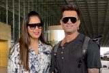Looks like Devi Basu Grover is off to a holiday with lovely parents