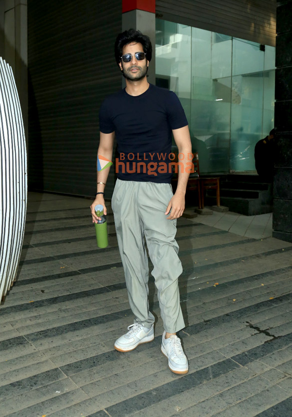 photos aaman devgan snapped in bandra 4