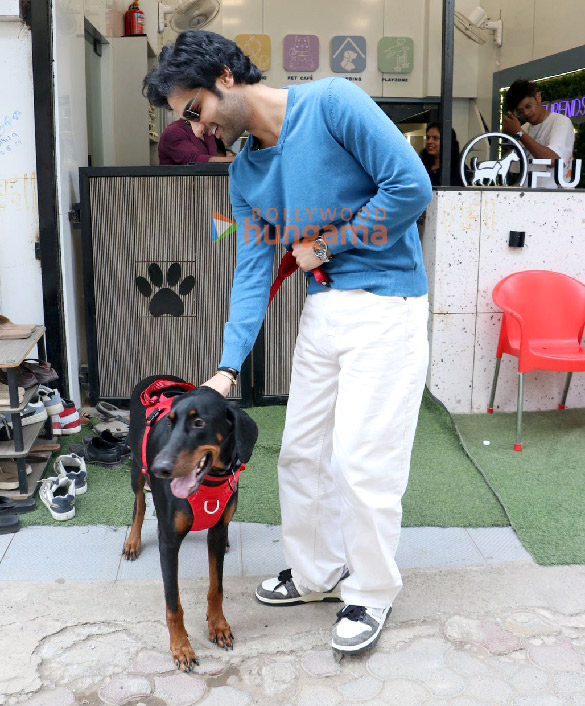 photos aaman devgan snapped with his dog in versova 4