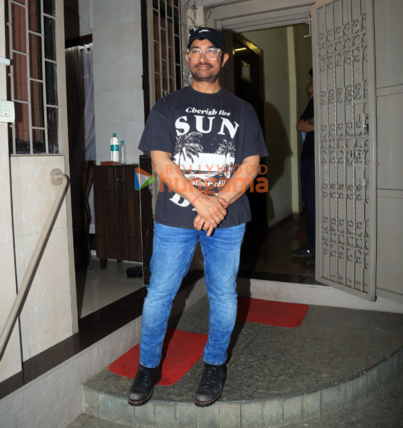 photos aamir khan snapped at dubbing studio in bandra 5