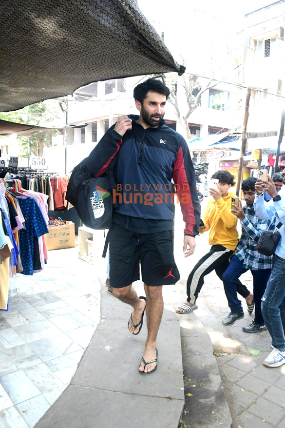 photos aditya roy kapur snapped outside a gym in bandra 6