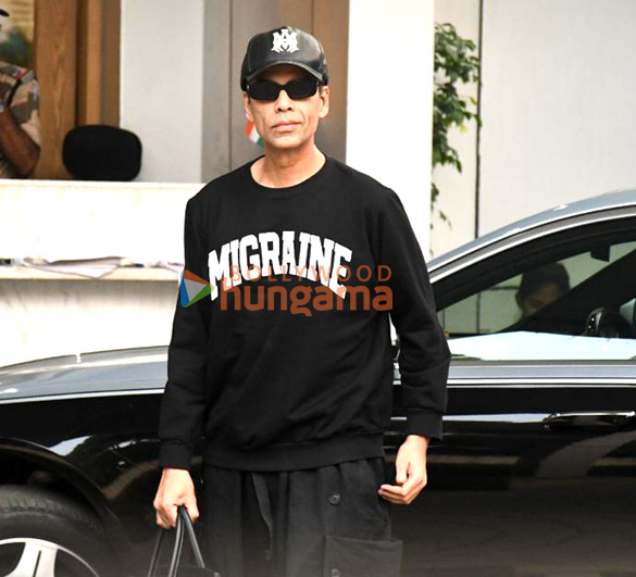 photos akshay kumar ananya panday and karan johar snapped in kalina airport 3