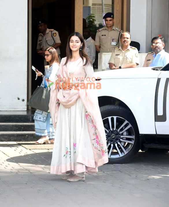 photos akshay kumar r madhavan ananya panday snapped at kalina airport 4