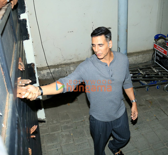 photos akshay kumar and r madhavan snapped at kalina airport 2