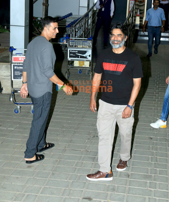 photos akshay kumar and r madhavan snapped at kalina airport 5