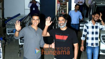 Photos: Akshay Kumar and R Madhavan snapped at Kalina airport