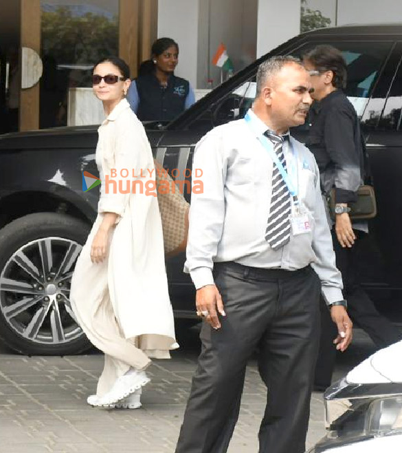 photos alia bhatt snapped at kalina airport 1 4