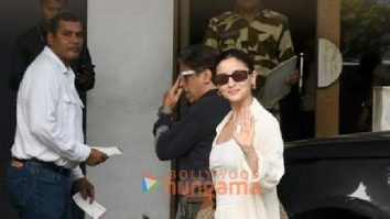 Photos: Alia Bhatt snapped at Kalina airport