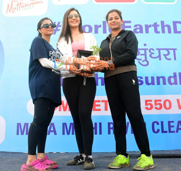 Photos: Celebs participate in the End Plastic Pollution drive on World Environment Day hosted by Asif & Saher Bhamla of Bhamla Foundation Photos: Celebs participate in the End Plastic Pollution drive on World Environment Day hosted by Asif & Saher Bhamla of Bhamla Foundation