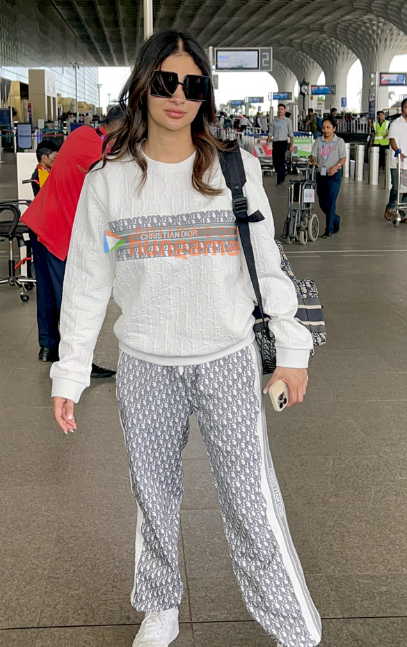 photos esha deol huma qureshi and sohail khan snapped at the airport 4