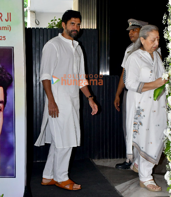 photos farhan akhtar esha deol neil nitin mukesh and others snapped at manoj kumars prayer meet 1