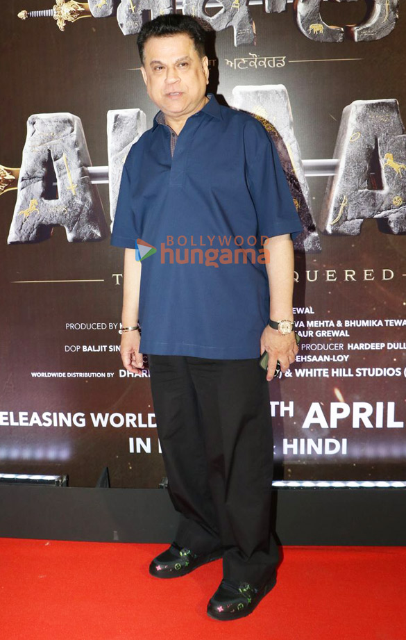 photos gurdas maan karan johar gippy grewal and others grace the premiere of akaal 09 3