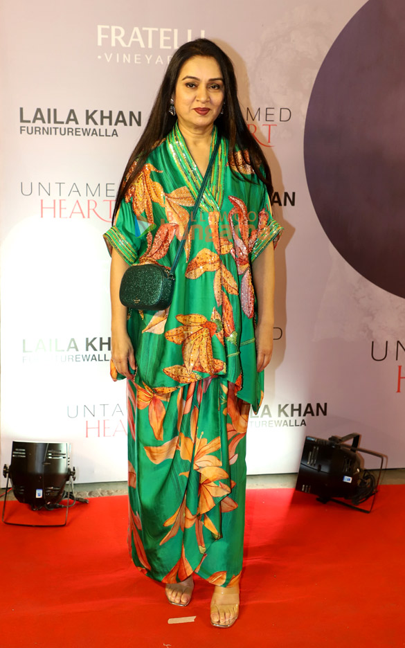 photos kajol alaya f raveena tandon and others attend laila khan furniturewallas art exhibition untamed heart 7