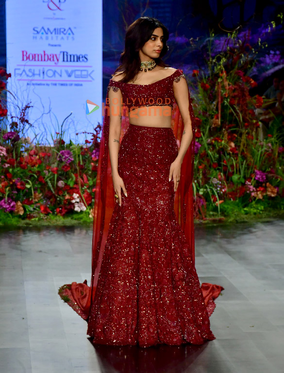 photos khushi kapoor turns showstopper for the grand finale of bombay times fashion week 2025 1