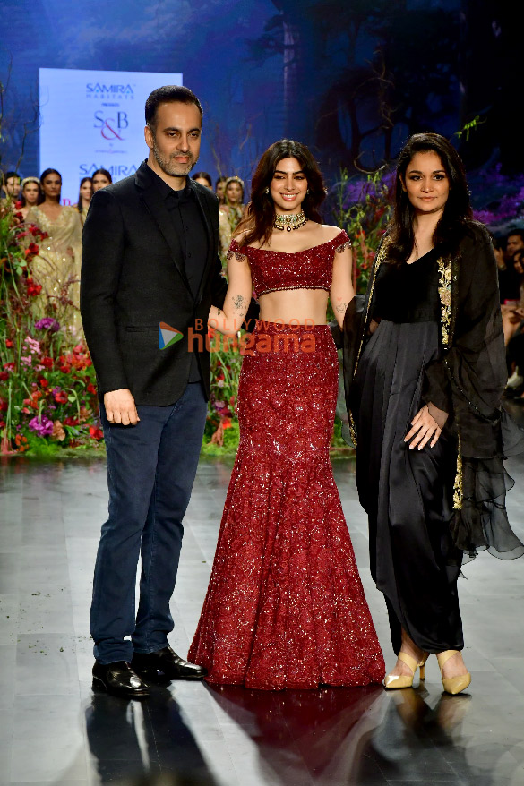 photos khushi kapoor turns showstopper for the grand finale of bombay times fashion week 2025 2