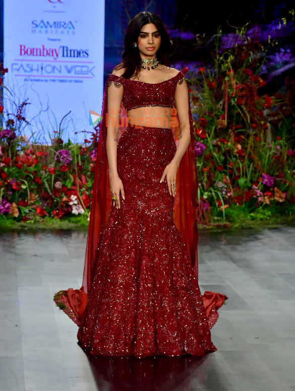 photos khushi kapoor turns showstopper for the grand finale of bombay times fashion week 2025 5